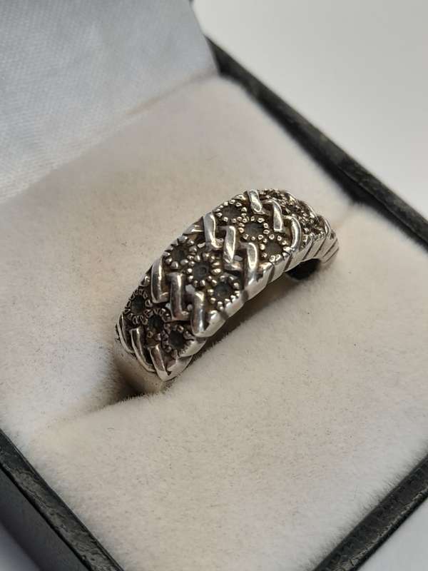 Sterling silver ladies ring Size: K.5 NO BOX
