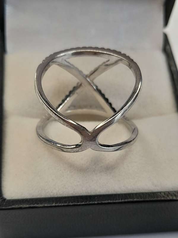 Sterling silver ladies ring Size: Q.5 NO BOX