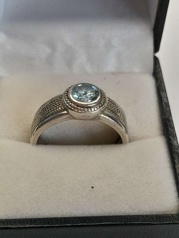 Sterling silver ladies ring Size: Q NO BOX