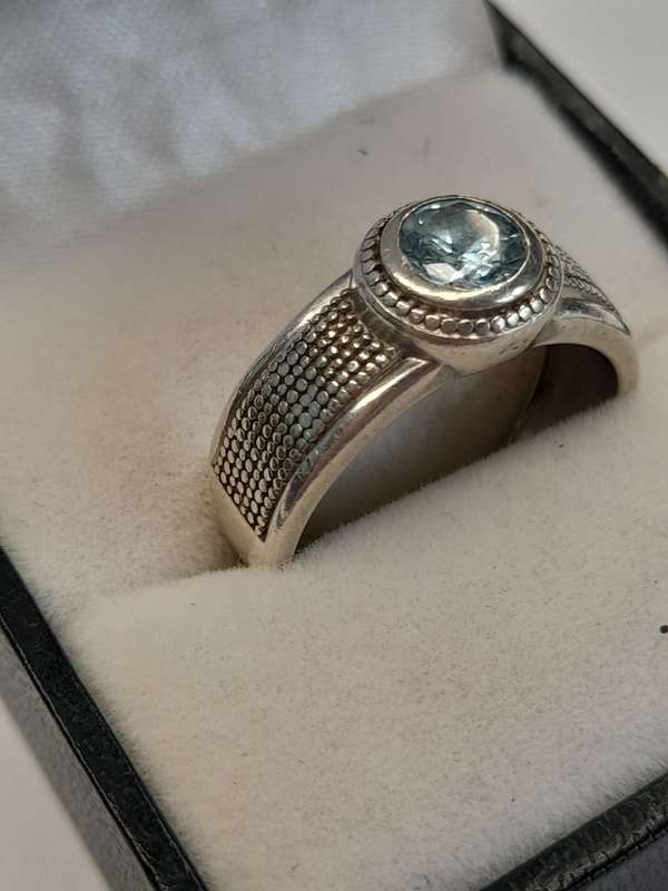 Sterling silver ladies ring Size: Q NO BOX