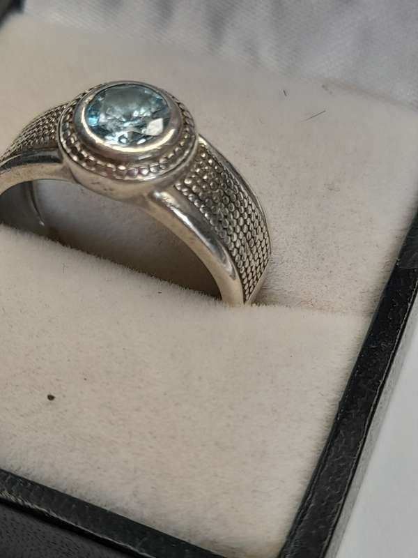 Sterling silver ladies ring Size: Q NO BOX
