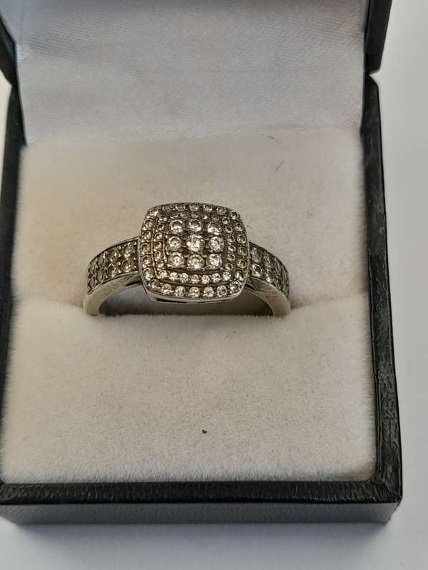 Sterling silver ladies ring Size: T.5 NO BOX