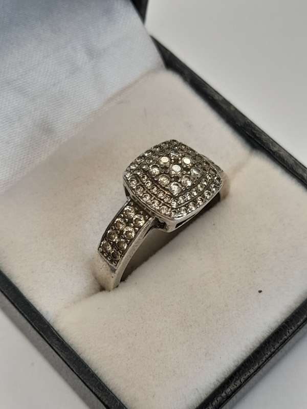 Sterling silver ladies ring Size: T.5 NO BOX