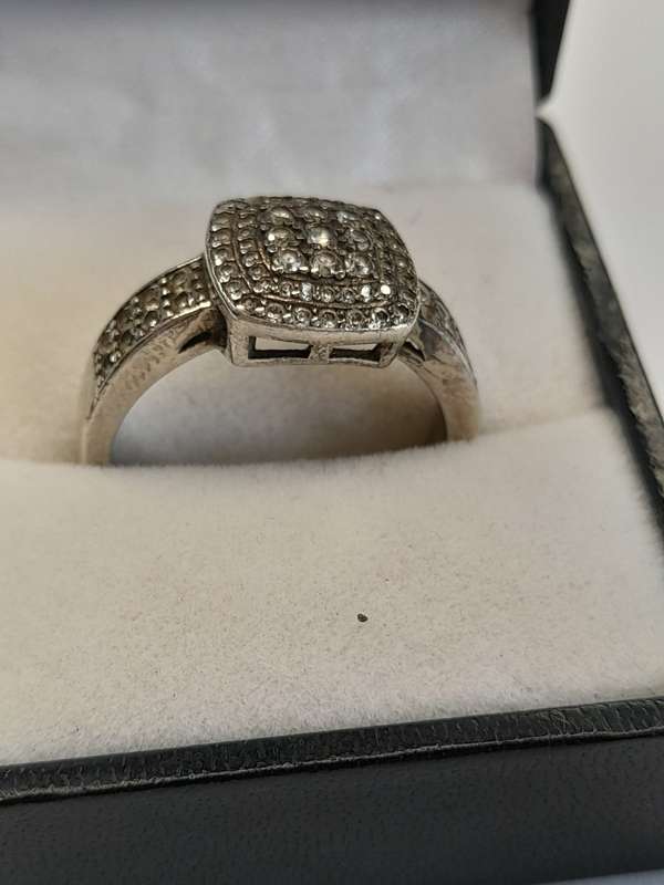 Sterling silver ladies ring Size: T.5 NO BOX