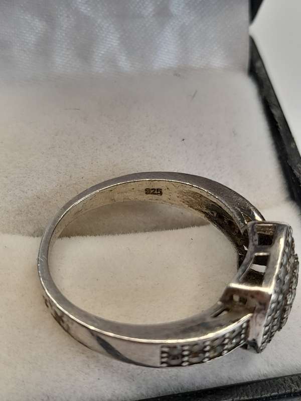 Sterling silver ladies ring Size: T.5 NO BOX