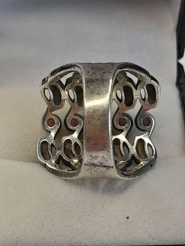 Antique ladies ring with 5 opal stones and cubic zirconias Size: N.5
