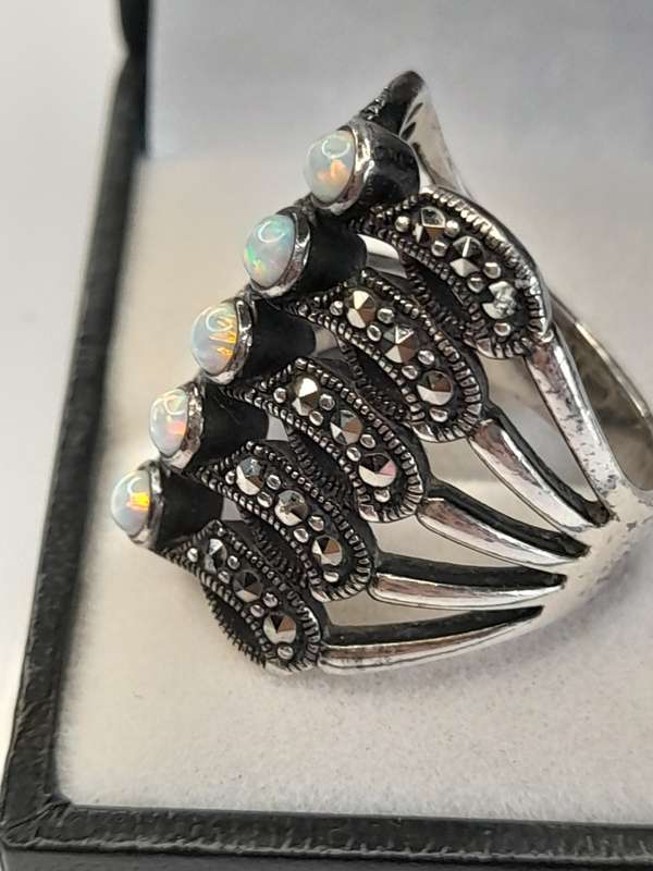 Antique ladies ring with 5 opal stones and cubic zirconias Size: N.5