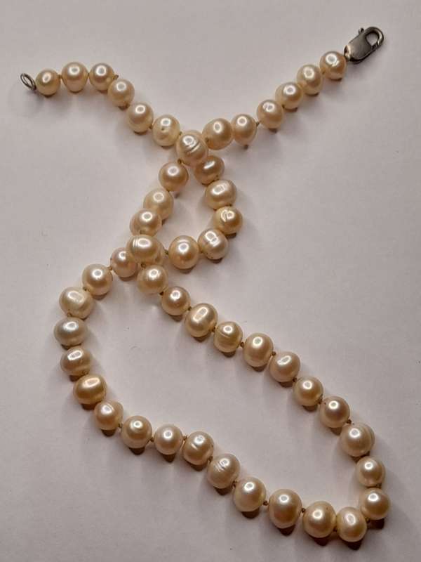 Pearl necklace 45cm long