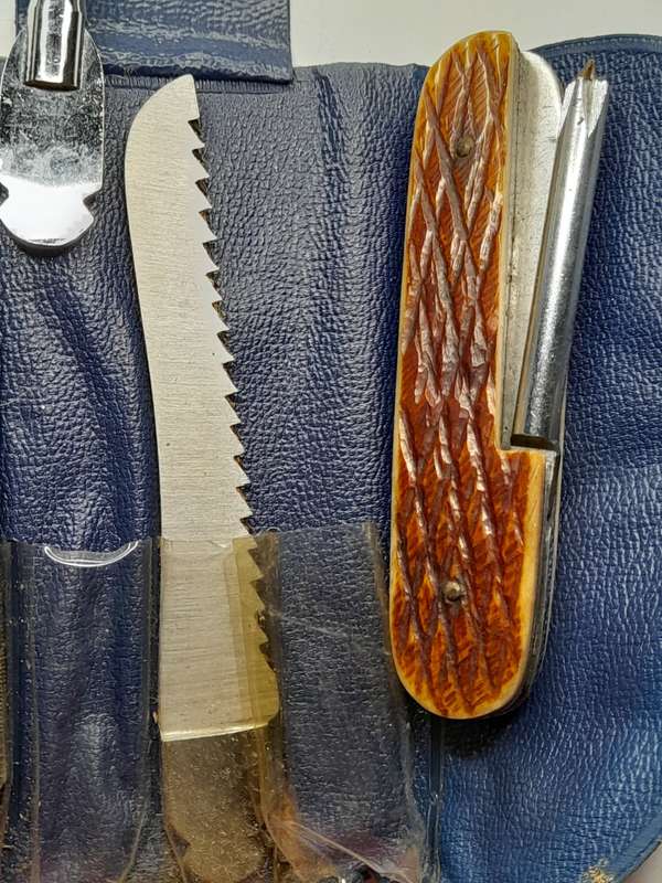 Vintage pocket knife set