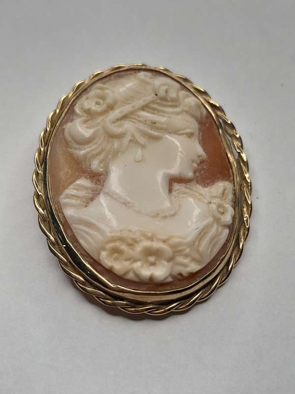 9ct Gold Genuine Camy