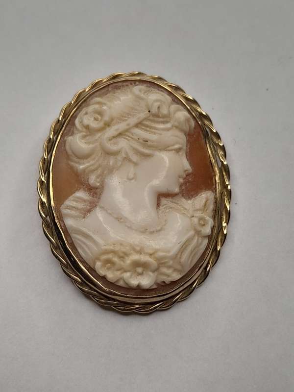 9ct Gold Genuine Camy