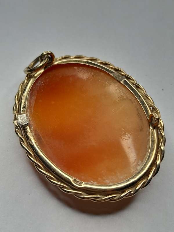 9ct Gold Genuine Camy