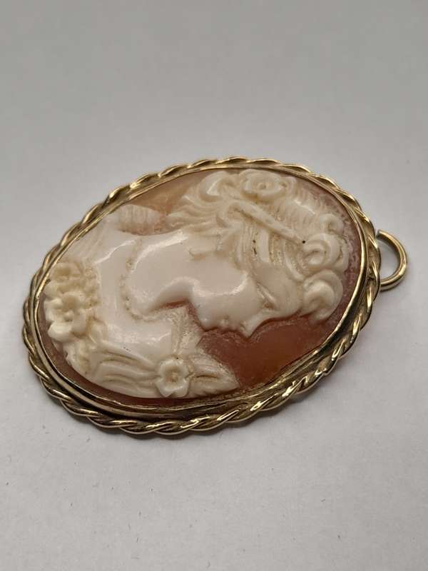 9ct Gold Genuine Camy