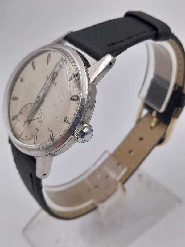 Omega REF: 2495 16 caliber 265 manual wind 33mm ex crown