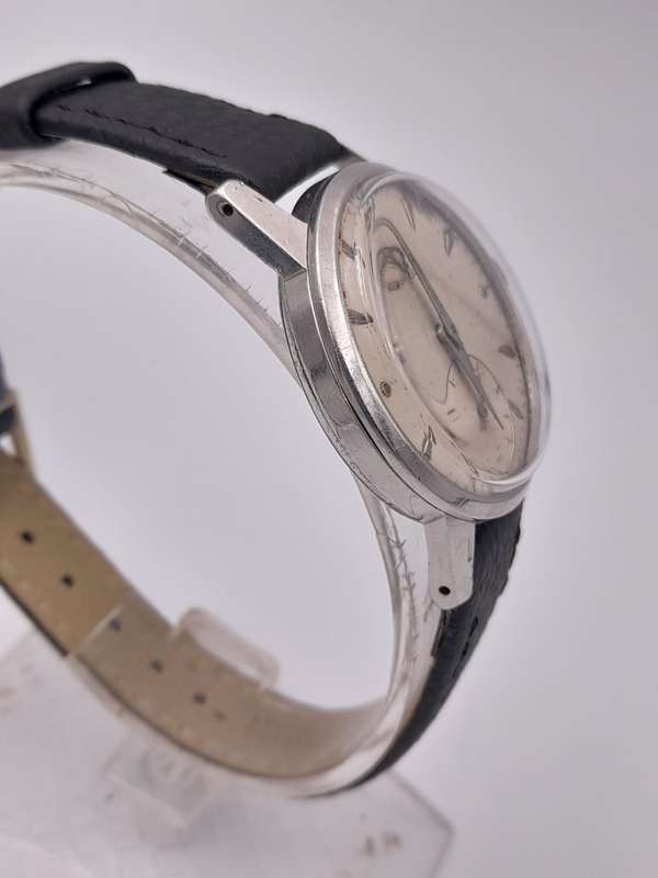 Omega REF: 2495 16 caliber 265 manual wind 33mm ex crown