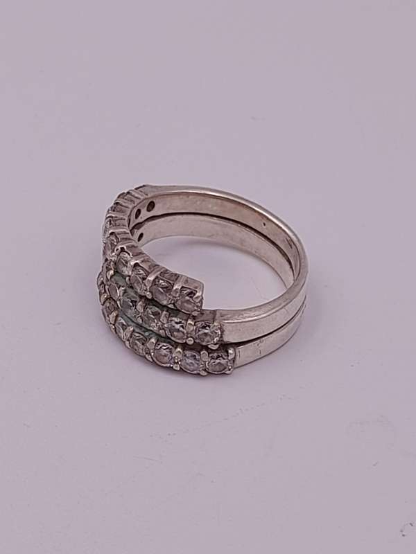 Sterling silver ladies ring unknown stone Size: P.5
