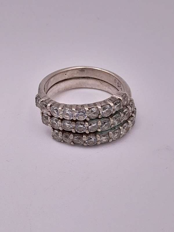 Sterling silver ladies ring unknown stone Size: P.5