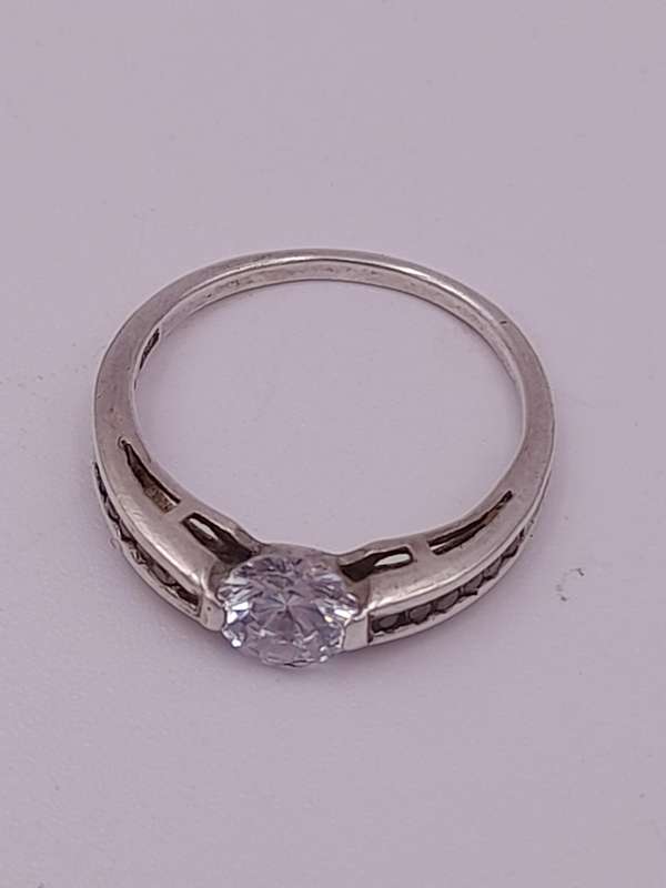 Sterling silver ladies ring Size: N.5 NO BOX