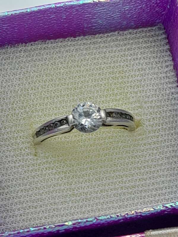 Sterling silver ladies ring Size: N.5 NO BOX