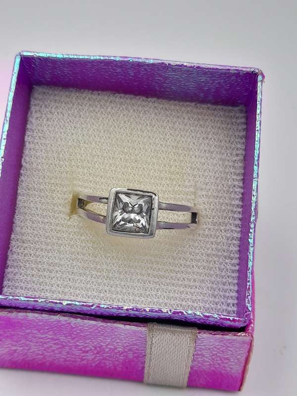 Sterling silver ladies ring Size: R NO BOX