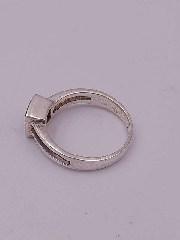Sterling silver ladies ring Size: R NO BOX