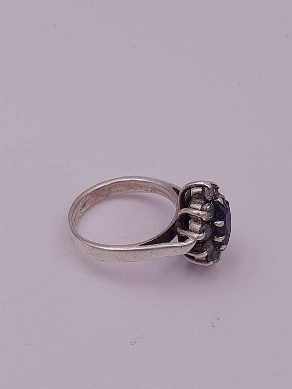 Sterling silver ladies ring Size: M NO BOX