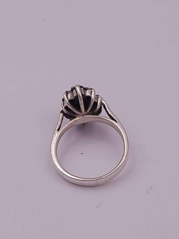 Sterling silver ladies ring Size: M NO BOX