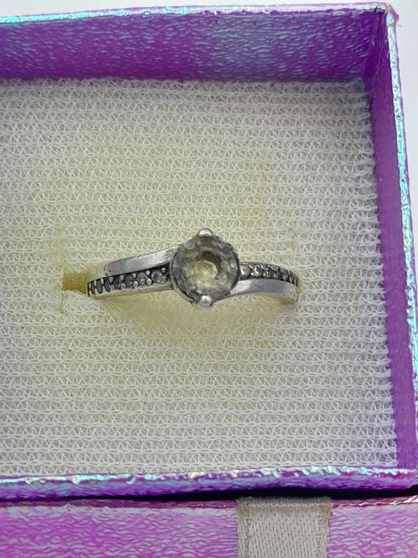 Sterling silver ladies ring Size: M NO BOX