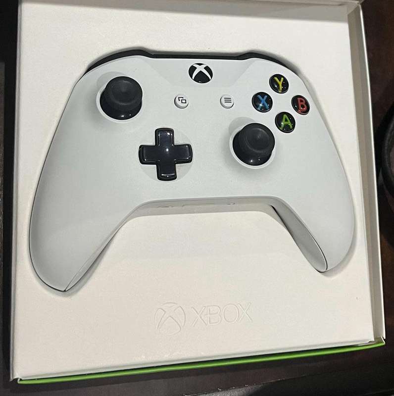 Xbox One 2nd Controller - White - Like New