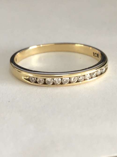 9ct Gold Diamond ring