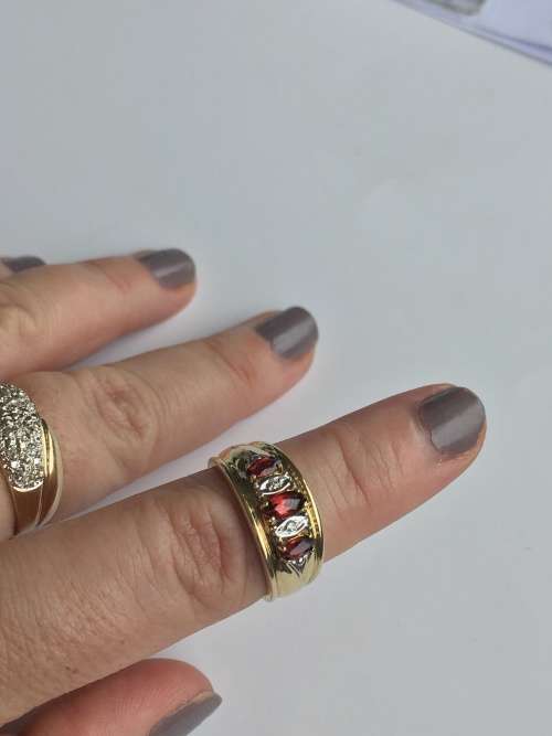 9ct Gold GENUINE Diamond AND  Garnet Ring
