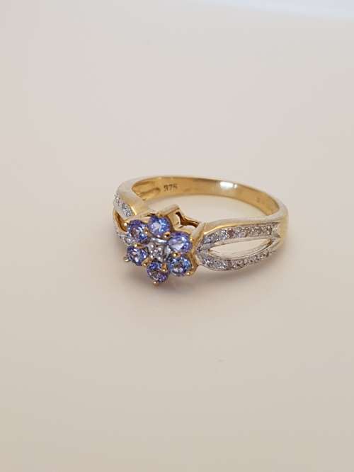 9ct Yellow Gold Tanzanite and Diamond Ring