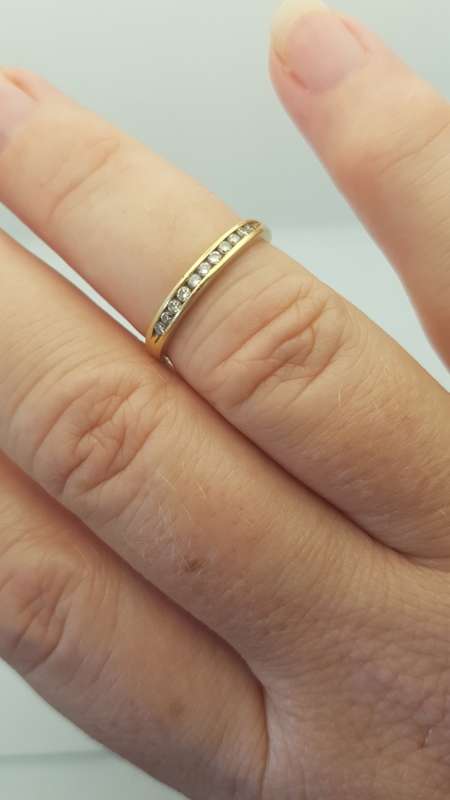 18ct Solid Gold and Diamond Ladies Channel Ring