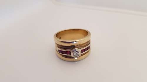 Stunning 9ct solid Gold Diamond Wedding band