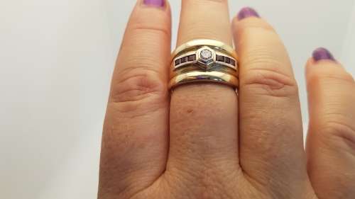 Stunning 9ct solid Gold Diamond Wedding band