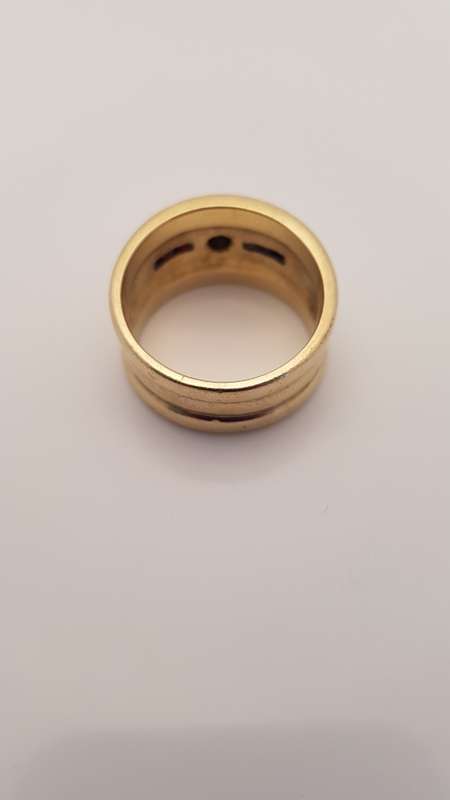 Stunning 9ct solid Gold Diamond Wedding band
