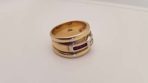Stunning 9ct solid Gold Diamond Wedding band