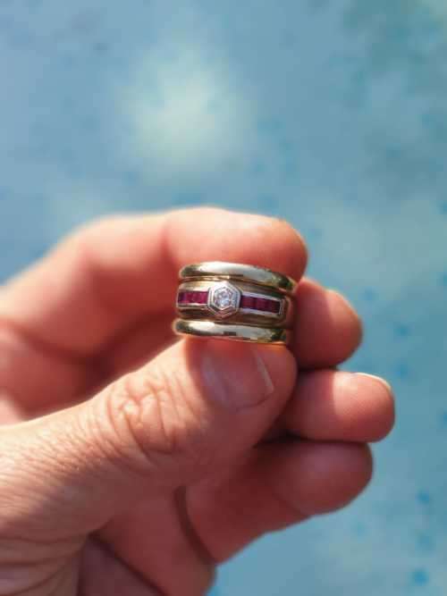 Stunning 9ct solid Gold Diamond Wedding band