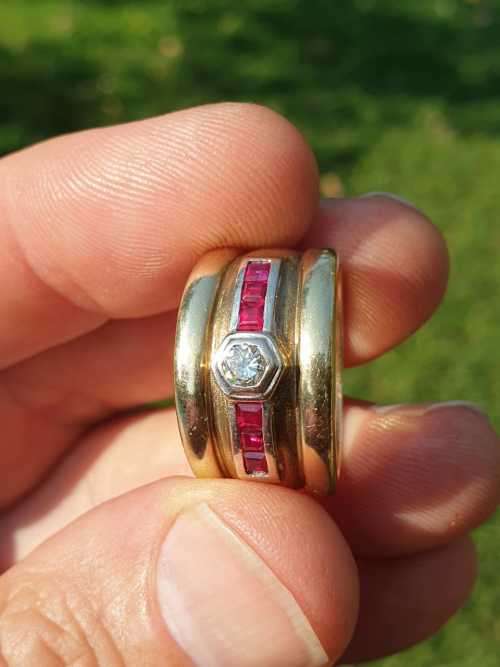 Stunning 9ct solid Gold Diamond Wedding band