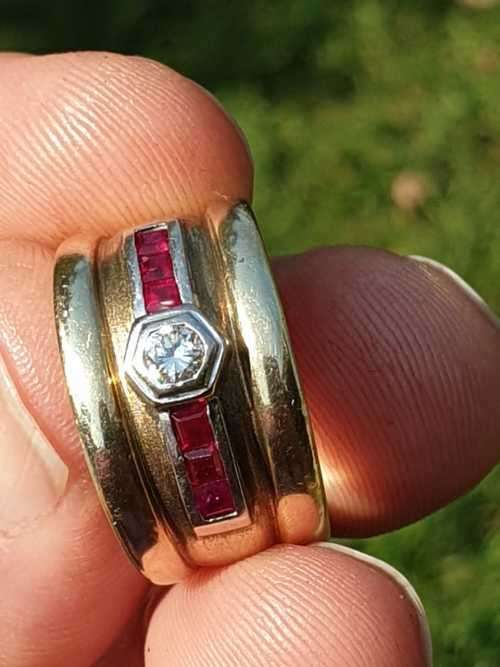 Stunning 9ct solid Gold Diamond Wedding band
