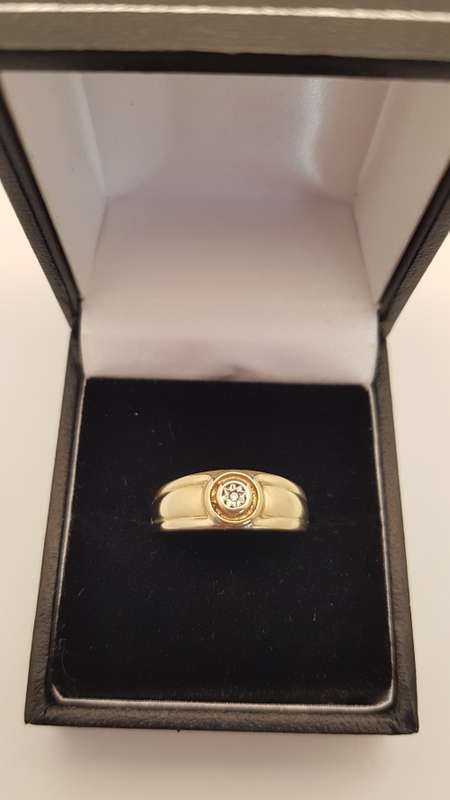 9ct Gold Diamond Ladies Ring - PRE-OWNED