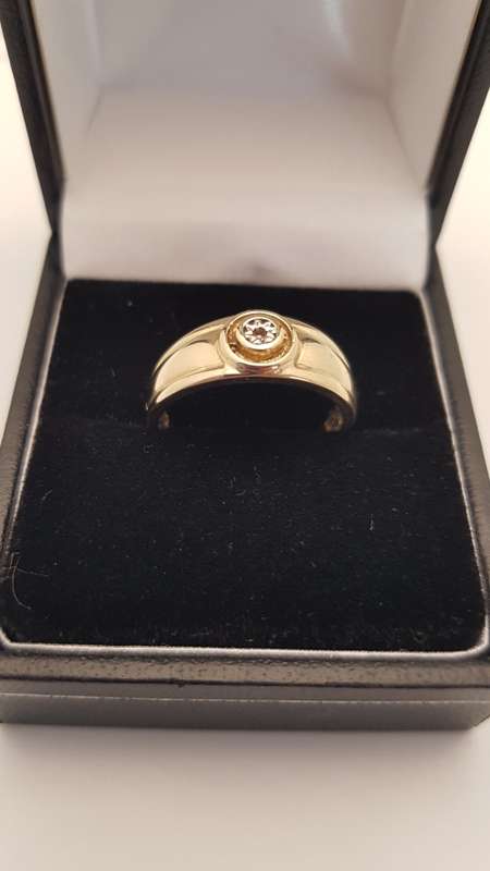 9ct Gold Diamond Ladies Ring - PRE-OWNED