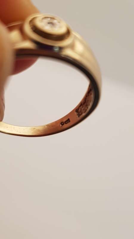 9ct Gold Diamond Ladies Ring - PRE-OWNED