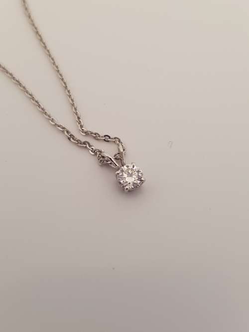 18ct Gold Ladies Diamond pendant and Chain - PRE-OWNED