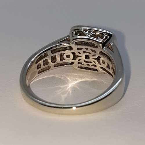 SPECTACULAR 9ct White Gold Diamond Ring - PRE-OWNED