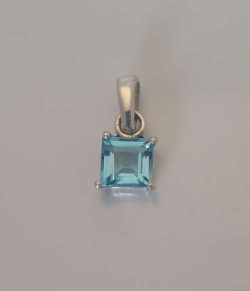 925 Silver Topaz Pendant - NEW