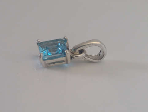 925 Silver Topaz Pendant - NEW