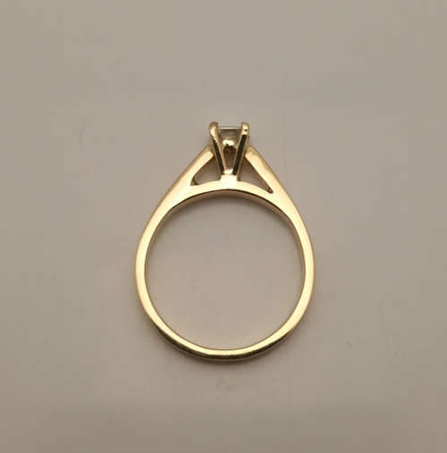 ***SCJ - EXTREME SALE !!! BRAND NEW !!! - 18ct SOLID Gold & Princess Diamond Ladies Engagement ring