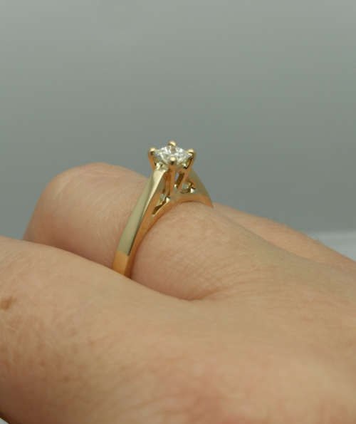 ***SCJ - EXTREME SALE !!! BRAND NEW !!! - 18ct SOLID Gold & Princess Diamond Ladies Engagement ring