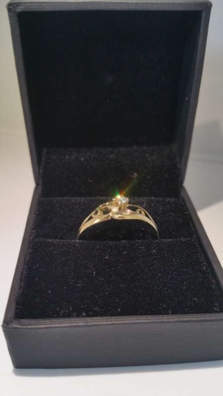 9ct Gold Diamond Solitaire Celtic Engagement Ring - Pre-owned